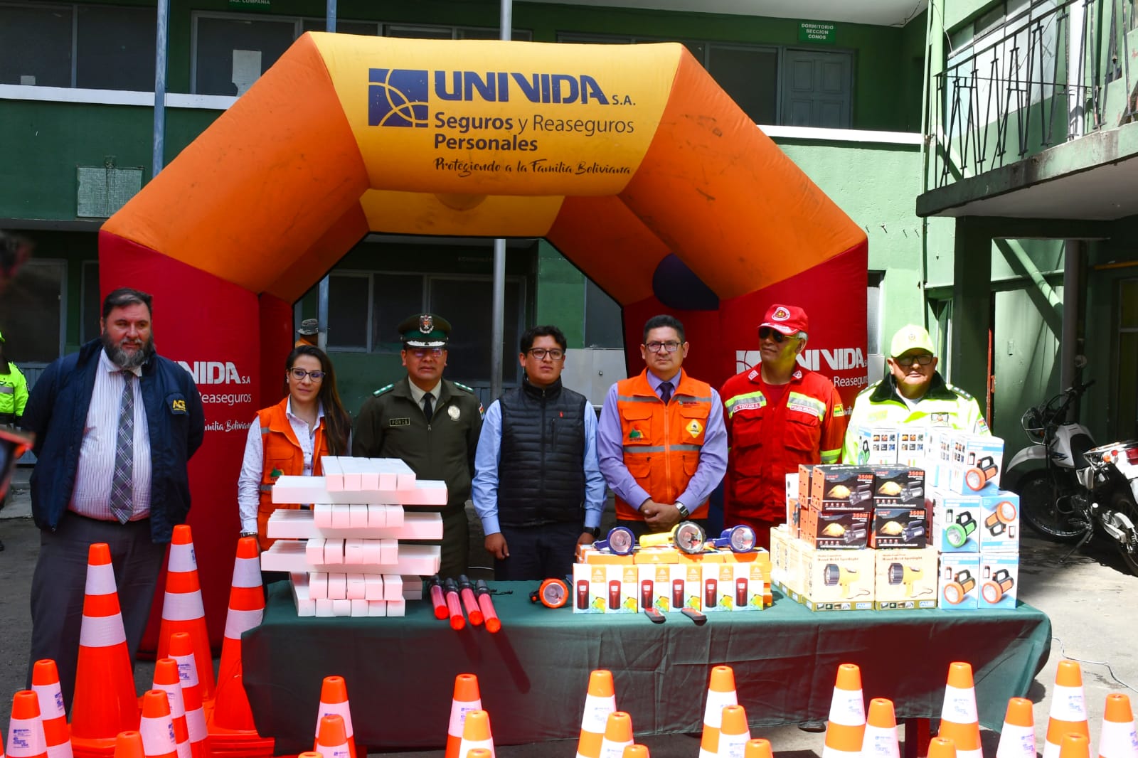 Univida dona a Tránsito equipos de control para reforzar la seguridad vial en La Paz 