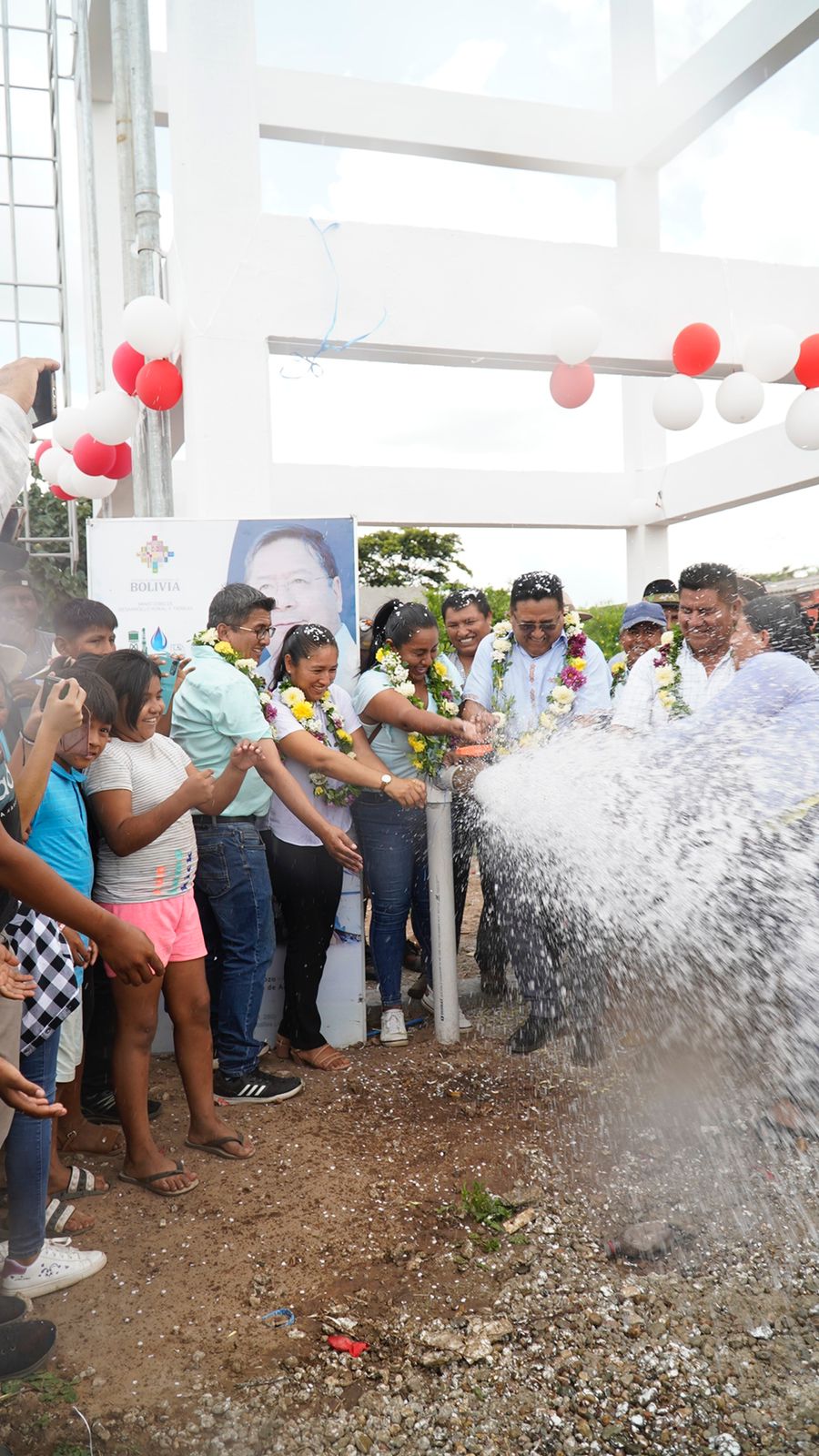 Entrega del proyecto de sistema de agua en Montero. Foto:MDRYT.