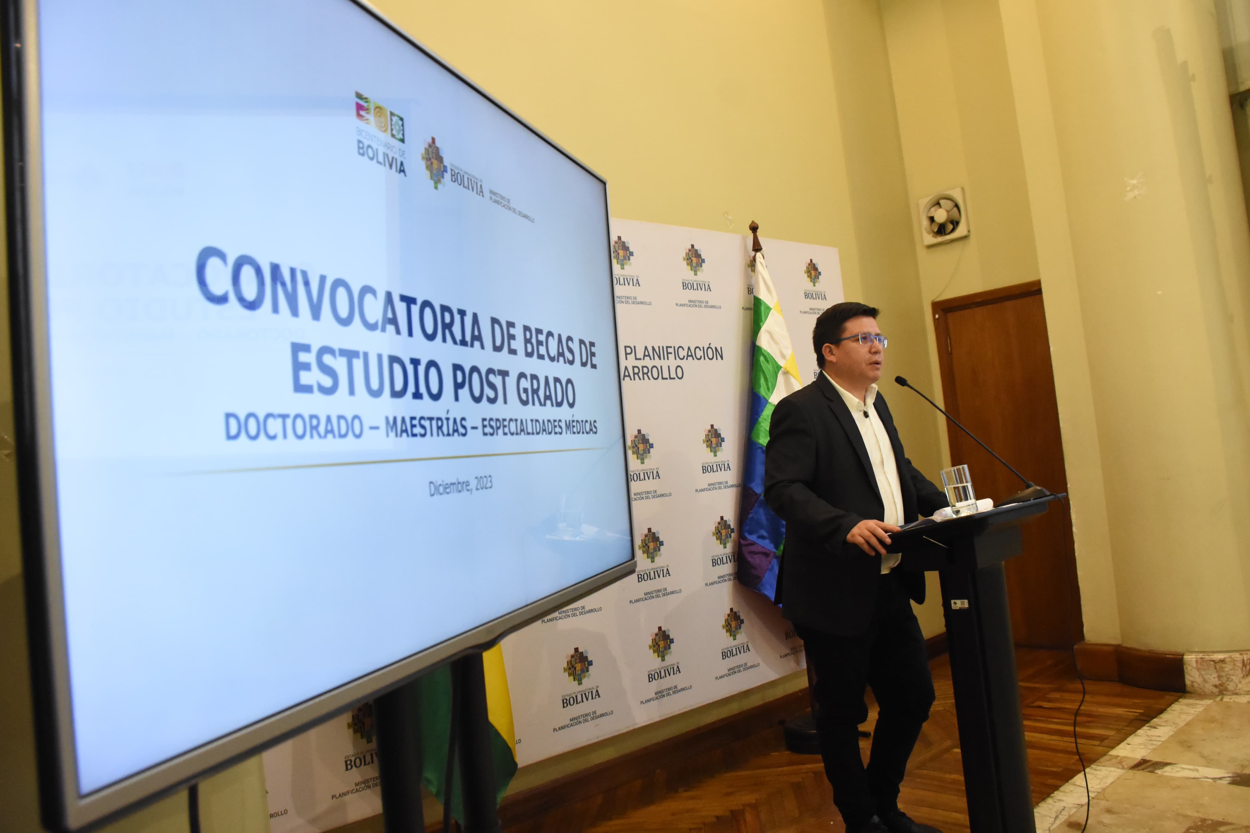 Gobierno ofrece 200 becas de estudio para maestrías, doctorados y de especialidades médicas