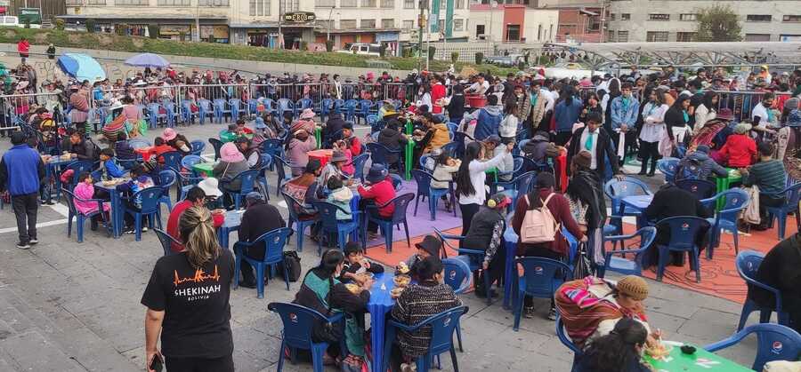 Iglesia cristiana entregó más de 1.000 picanas navideñas para personas en situación de calle 