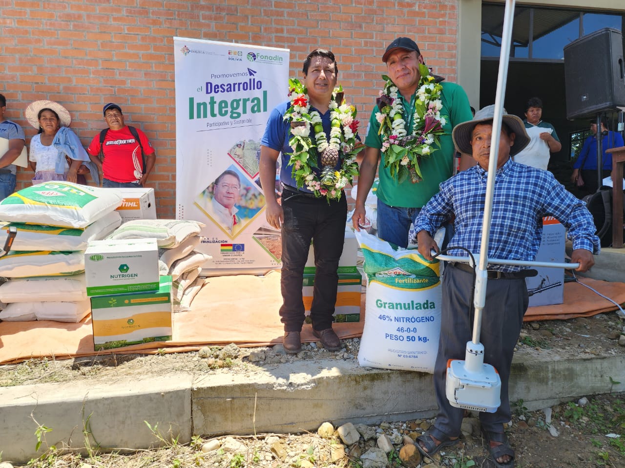 Gobierno entrega paquetes tecnológicos para fortalecer producción de piña, banano y plátano en el Trópico de Cochabamba