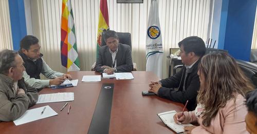 Reunión de autoridades coordina acciones en beneficio del sector minero 