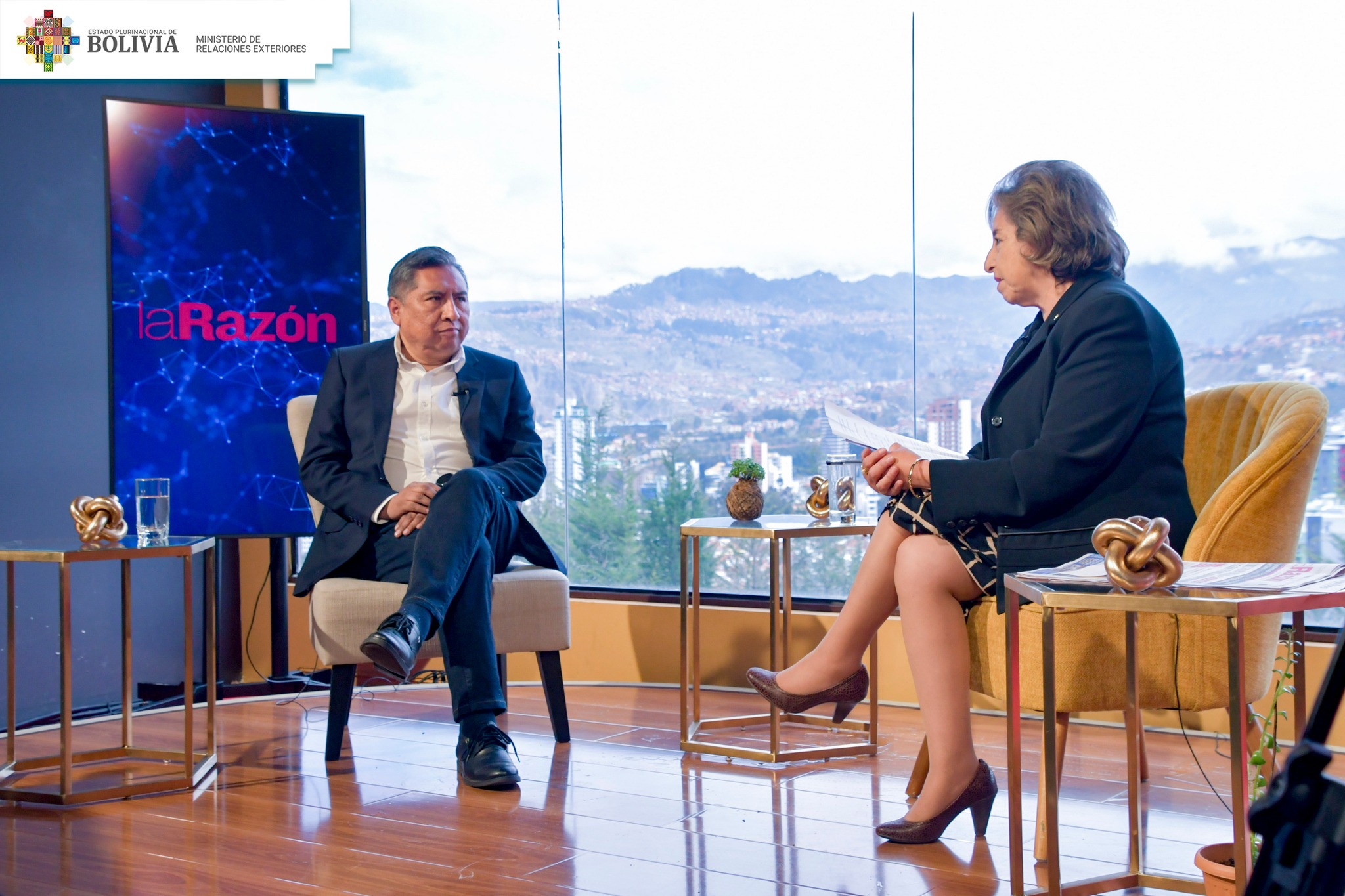 Bolivia acepta disculpas de parlamentario peruano que denigró a la wiphala