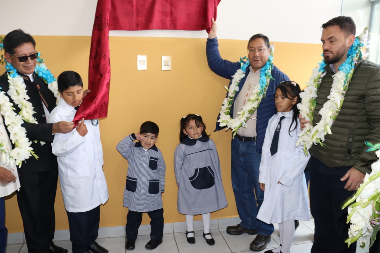 Presidente Arce llama a consolidar la calidad educativa en el país