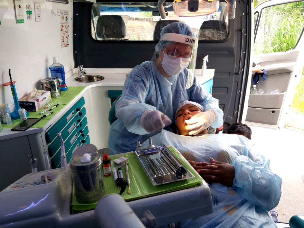 Proyecto “Mi Sonrisa” entregó más de 5.000 prótesis gratuitas a adultos mayores del área rural 