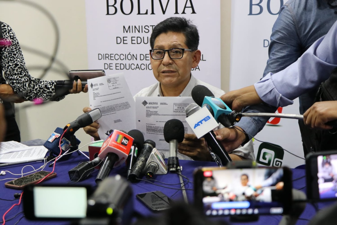 Ministro pondera capacitación de maestros de base mientras su dirigencia gesta marchas de protesta