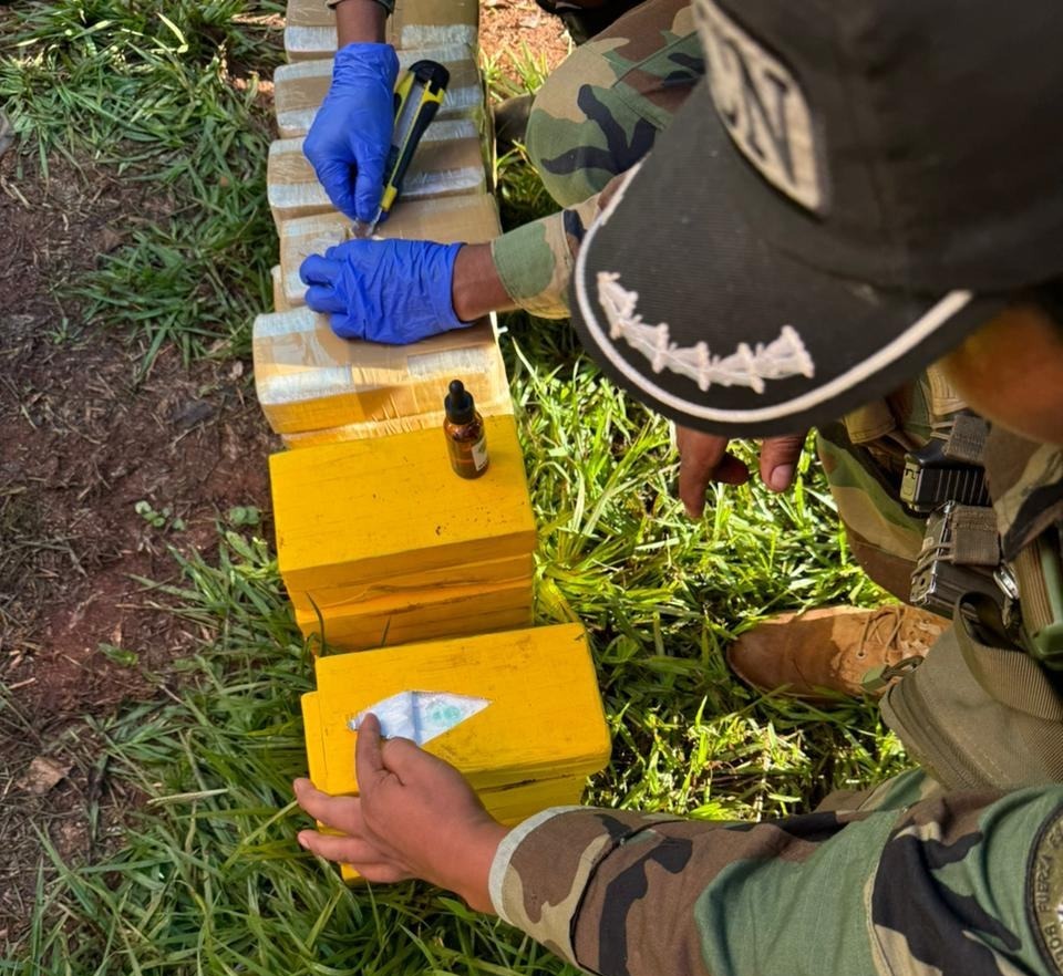 En San Ignacio de Velasco interceptan bus que trasladaba más de 51 kilos de cocaína en un macaco