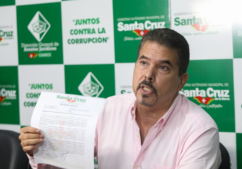 Alcaldía de Santa Cruz destituye a funcionario por presunto hecho de corrupción