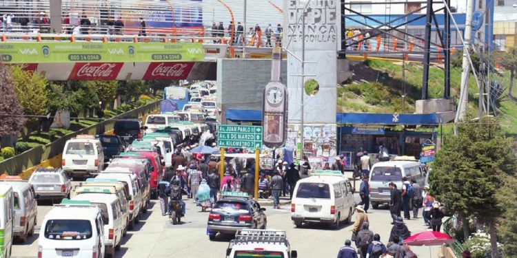 Gobierno adjudica consultoría para poner fin al congestionamiento vehicular en la Ceja de El Alto