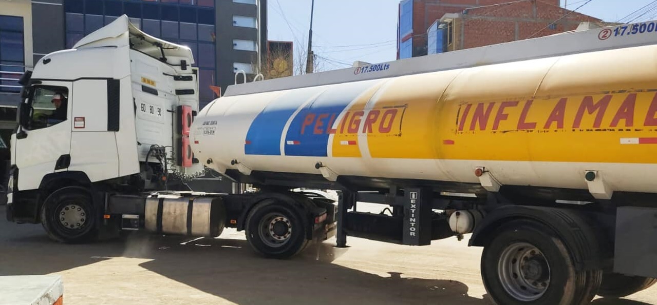 YPFB suspenderá contrato con transportadoras de combustible que enviaron por su cuenta y sin autorización cisternas a Paraguay