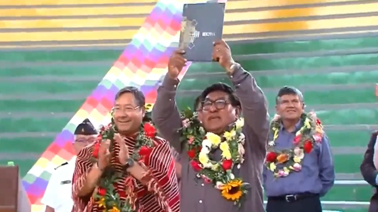 Presidente anuncia abrogación del decreto neoliberal que “esclavizaba" al transporte pesado