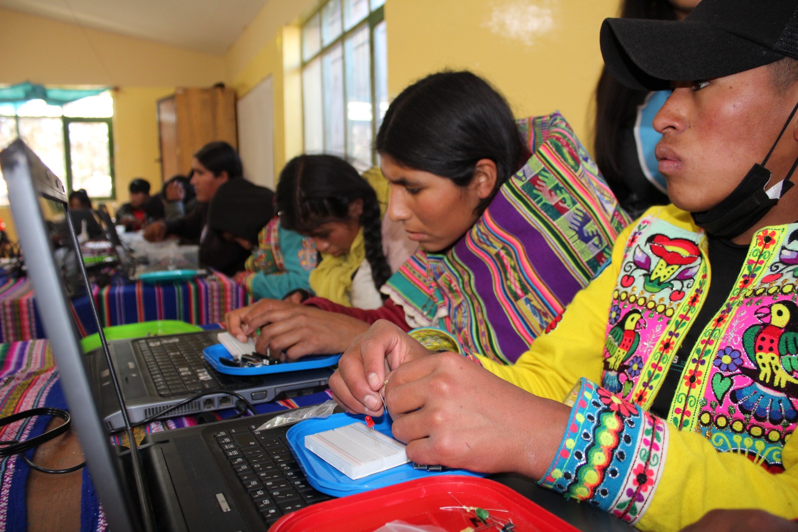 “Escuelas de Capital Social” de BancoSol cumplen 15 años generando oportunidades para niñas, niños y adolescentes