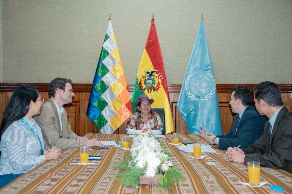 Bolivia entregará certificados de nacimiento gratuitos a niños y adolescentes en situación de vulnerabilidad en el exterior