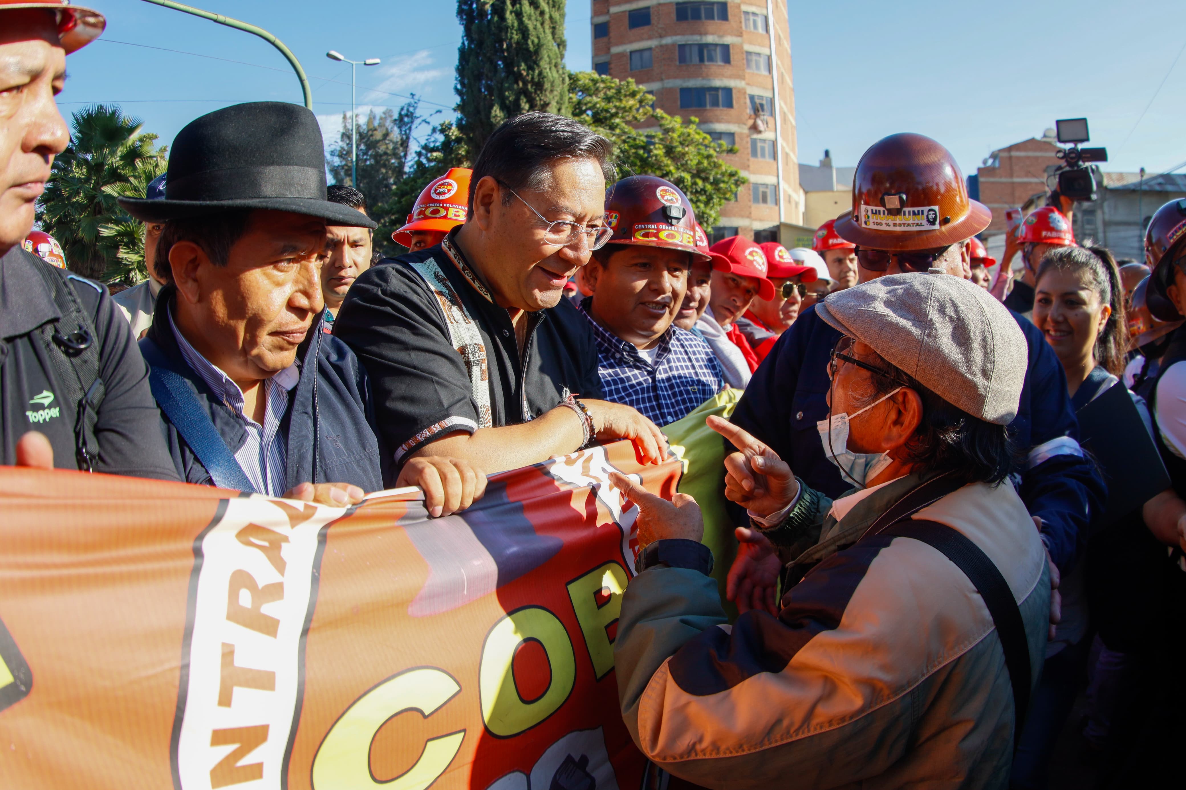 Arce y Choquehuanca lideran la marcha de la COB por el Día del Trabajo en Cochabamba
