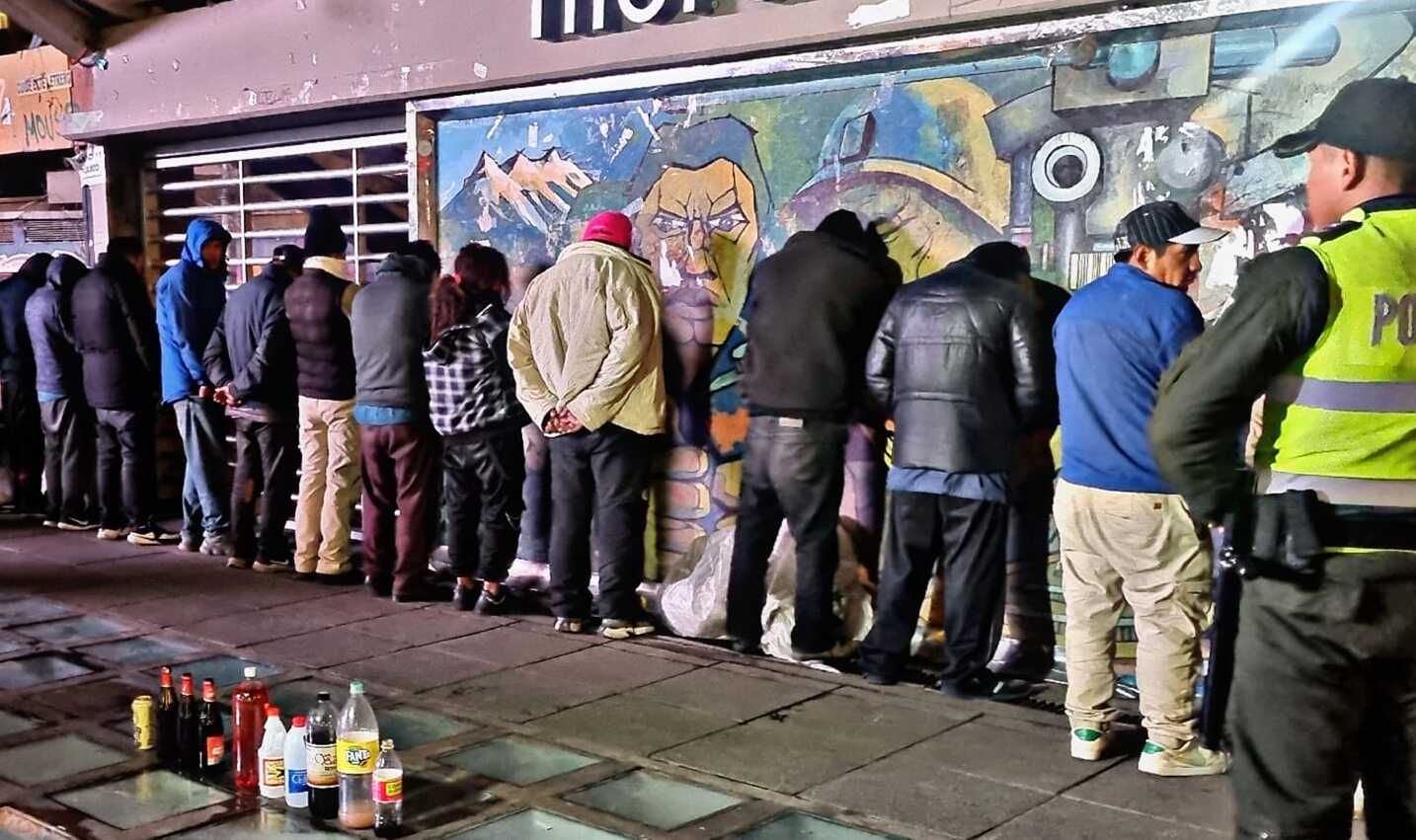 En la urbe paceña arrestan a más de 39 personas implicadas en hechos ilícitos y por infringir la Ley 259 