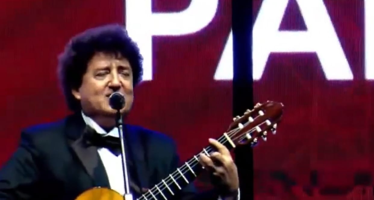 Galardonan al “Papirri” con el premio Maya 2024 por sus 45 años de trayectoria musical 
