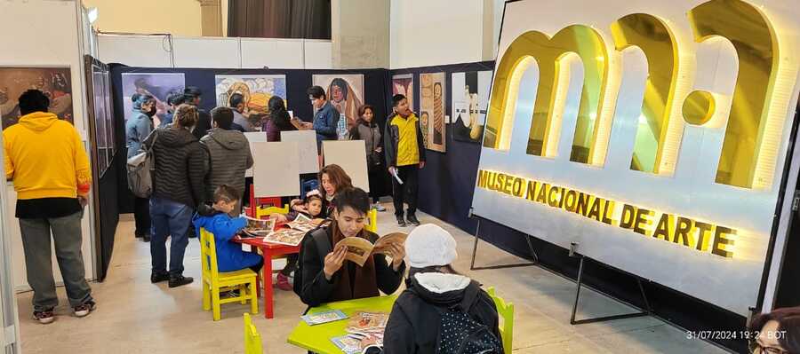 Museo Nacional de Arte expone producción bibliográfica y una réplica de un socavón minero en la FIL
