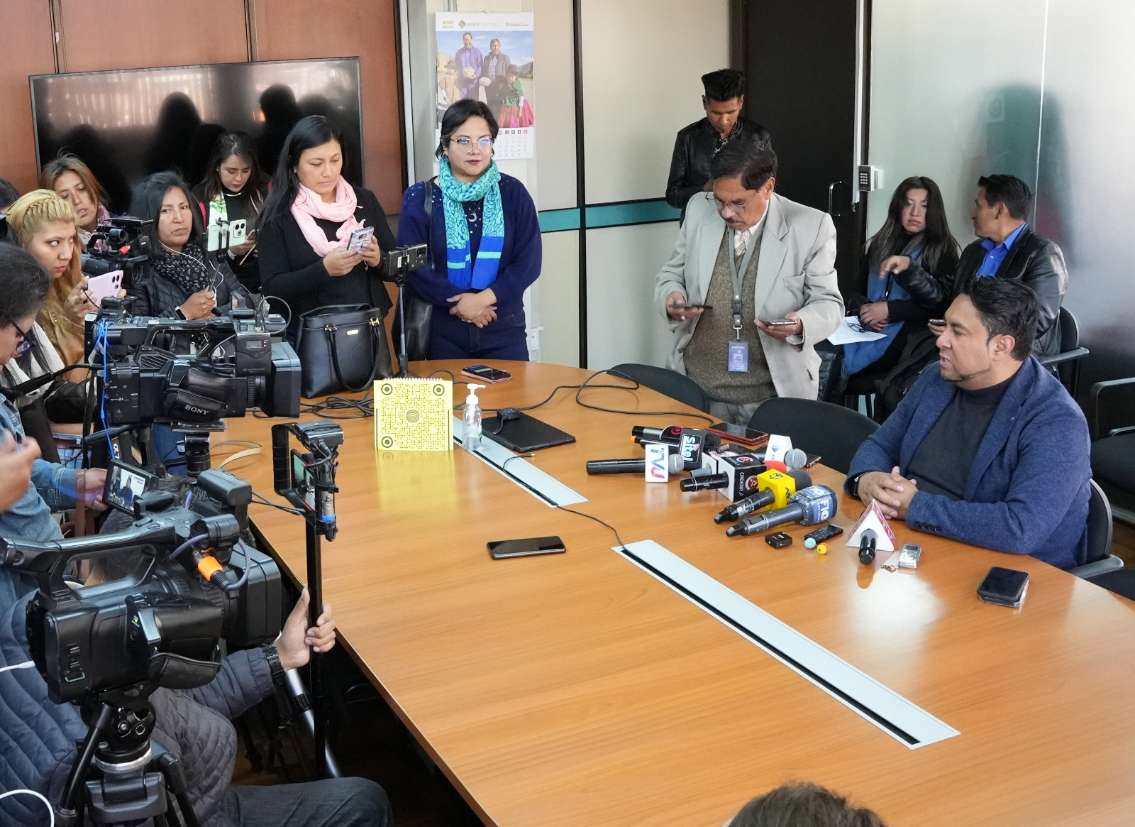 El viceministro Luis Siles, en conferencia de prensa. Foto: MDPyEC.