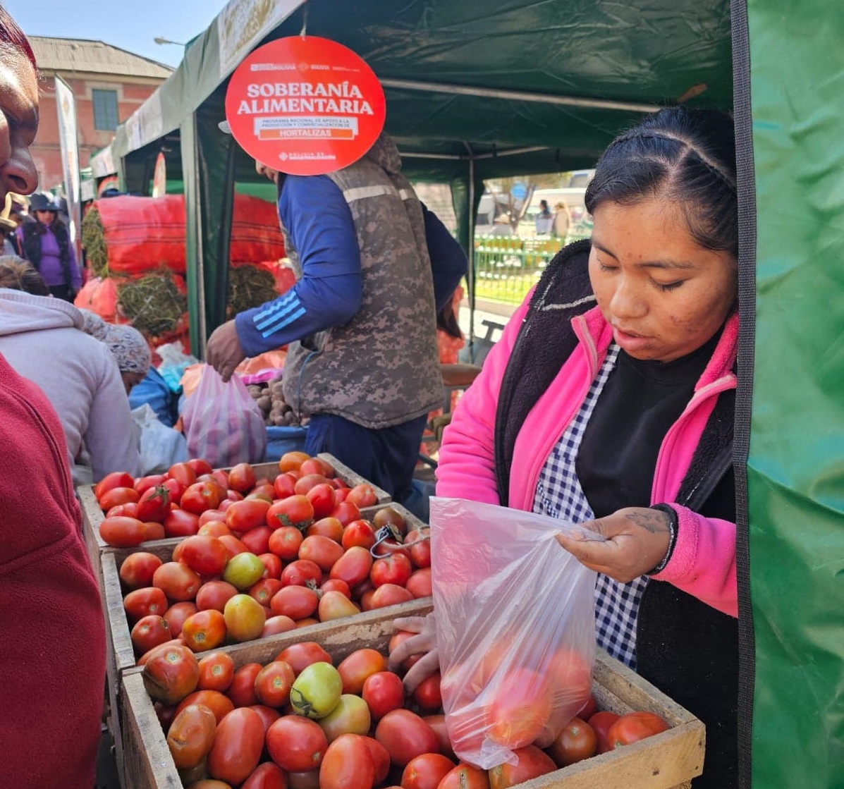 Feria “Del campo a la olla” espera a los orureños en la playa de estacionamiento Abel Ascarrunz 