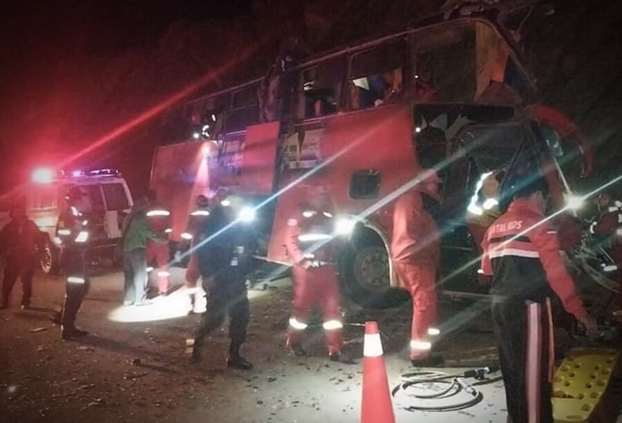  Arce expresa condolencias a familias de las víctimas del accidente en Tarija e instruye investigación