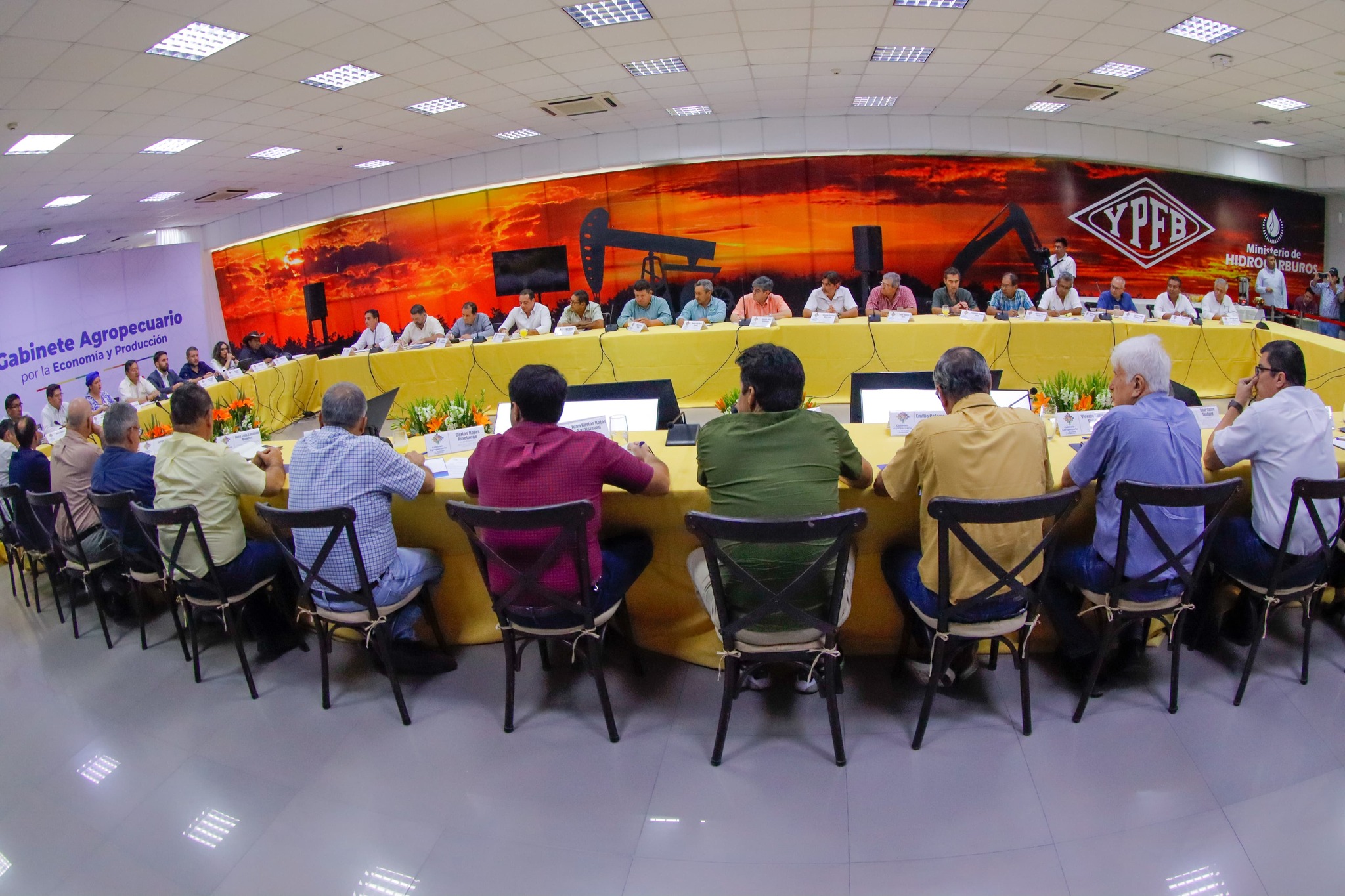 Analista destaca que diálogo por la economía trascienda colores políticos en busca del bien común 