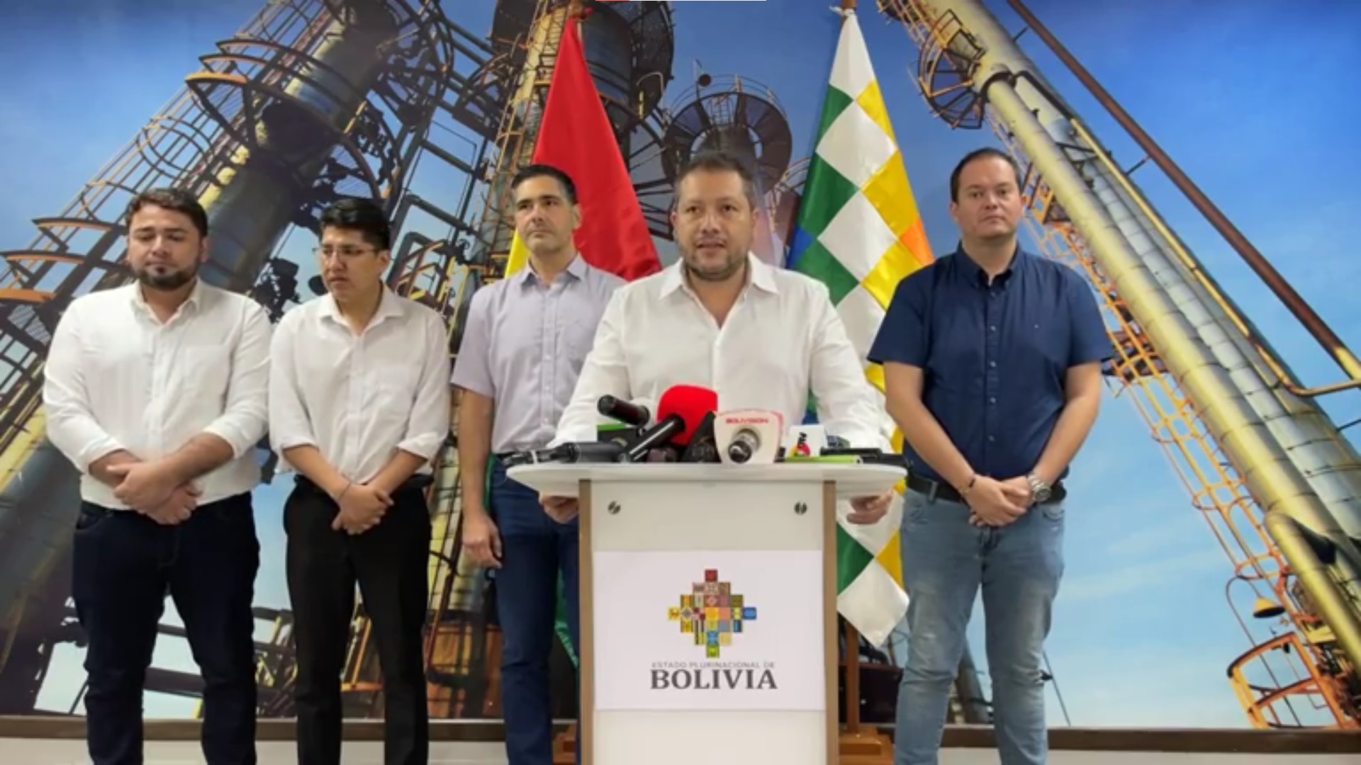 Gobierno y empresarios acuerdan ajustar decretos para agilizar importación privada directa de combustibles