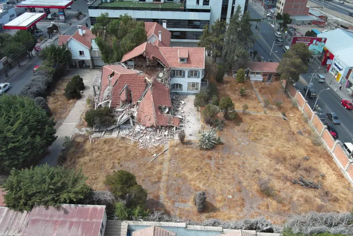 Vecinos exigen a la Alcaldía de La Paz resguardar una casa patrimonial de 1947 