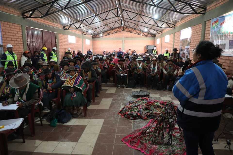 YLB socializa con autoridades originarias los estudios de factibilidad para la industrialización del litio en Uyuni
