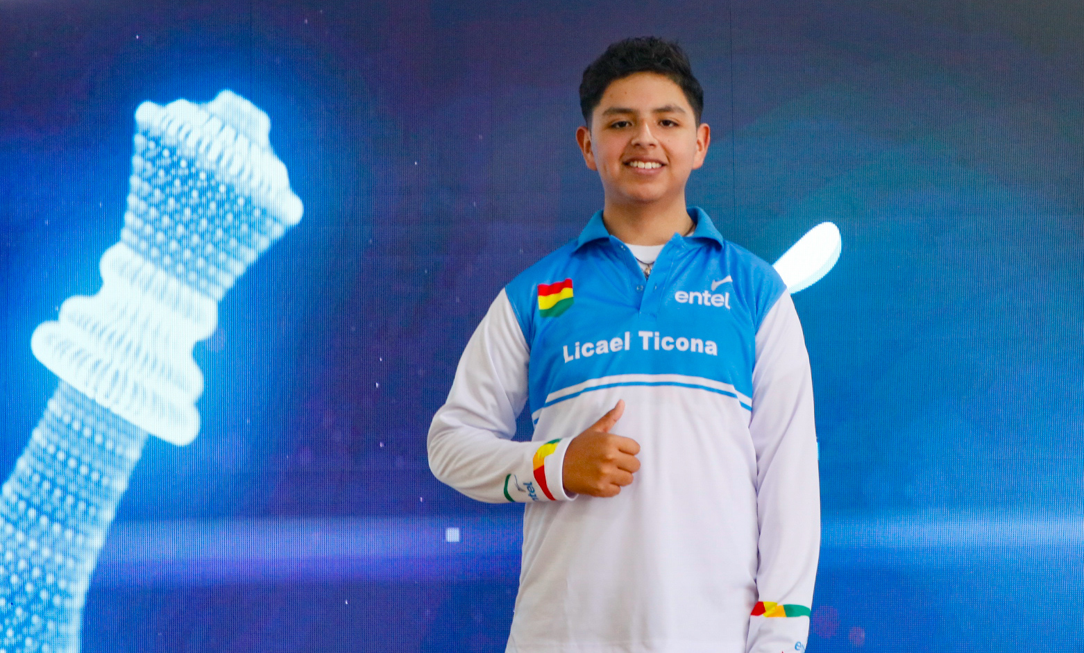 Entel formaliza patrocinio a ajedrecista cochabambino Licael Ticona