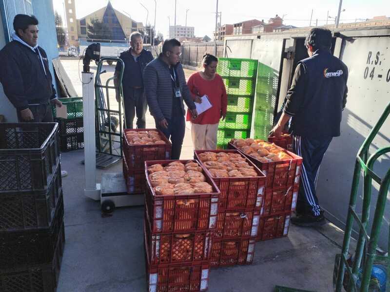 Comisan en El Alto camión con pollo de contrabando valuado en Bs 9.859