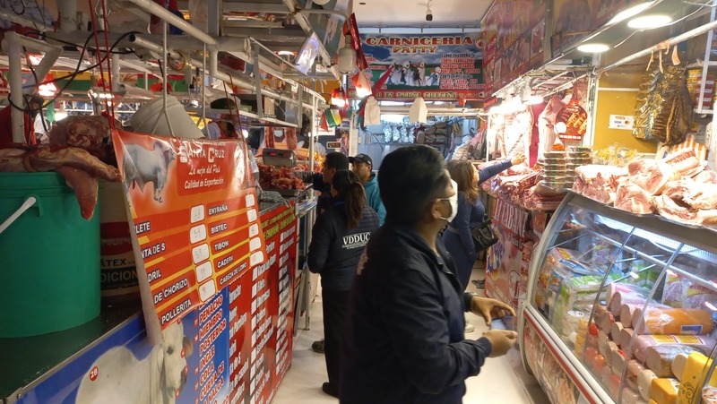 Intensifican controles a la venta de alimentos en mercados de la urbe paceña