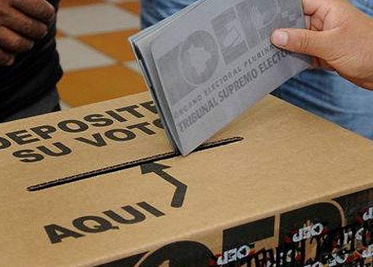 Reiteran que referéndum no busca modificar la Constitución sino conocer la opinión del pueblo