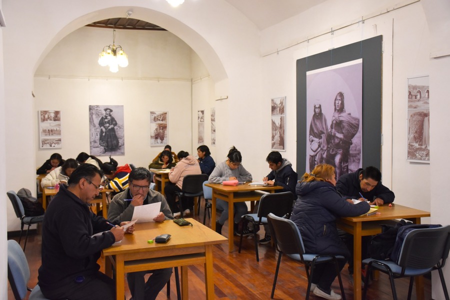 Fortalecen el análisis y lectura de documentos históricos con taller de paleografía en Potosí