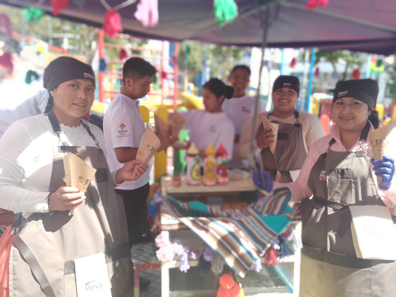 Más de 6.000 jóvenes de áreas rurales y periurbanas de Bolivia se forman en gastronomía integral 