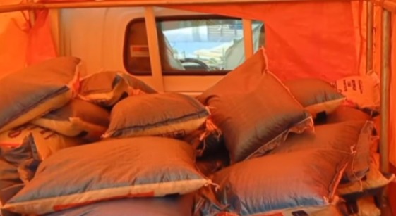 En una zona de La Paz secuestran 1.000 bolsas de arroz de Emapa, la Policía investiga su origen y destino