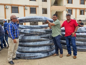 En Santa Cruz entregan equipamiento para perforar y rehabilitar pozos de agua en 41 municipios