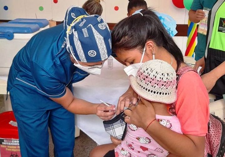 Insisten a padres de familia a completar el esquema de vacunación de sus niños contra la tosferina 