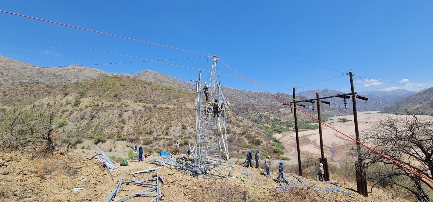 Concluye mantenimiento a la línea eléctrica de alta tensión que conecta Chuquisaca y Potosí