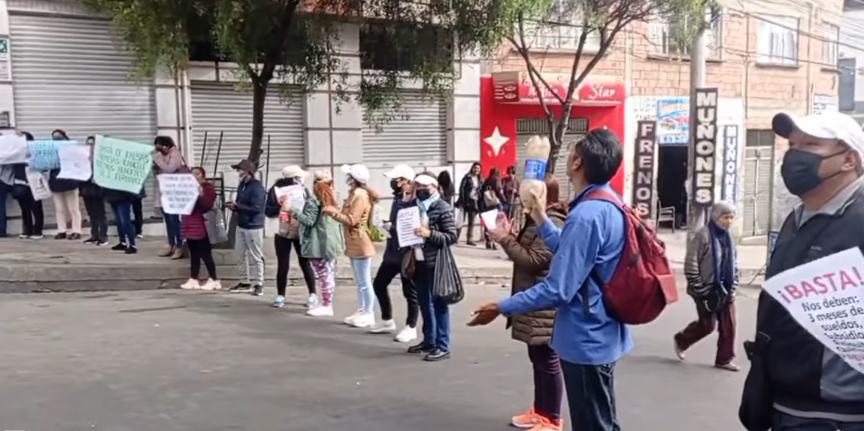 Trabajadores de Farmacias Bolivia bloquean en demanda del pago de salarios y beneficios sociales