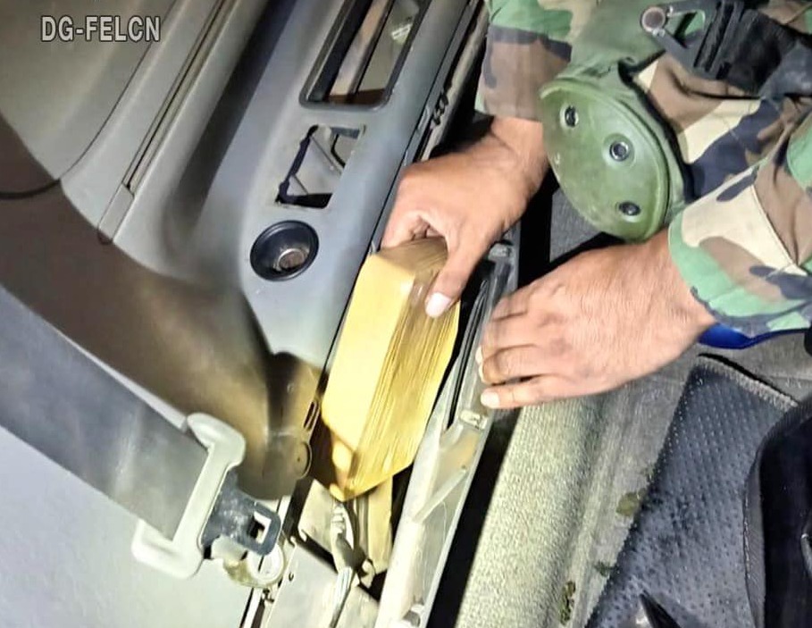 Aprehenden a policías implicados en el desvío de 39 paquetes de droga en Santa Cruz