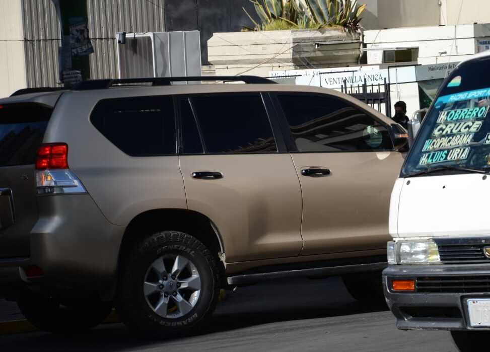 Suman más de 79.870 autorizaciones para uso de vidrios polarizados y recaudación supera los Bs 15 millones