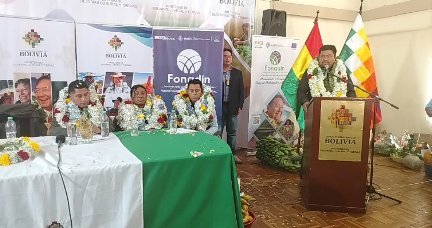 Municipios de Yungas y estatal Fonadin firman convenios para ejecución de 23 proyectos