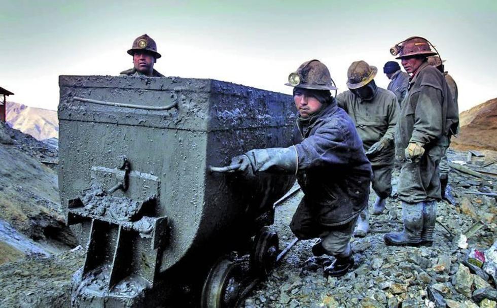 Trabajo dispone suspensión de labores en minas por el Día del Trabajador Minero