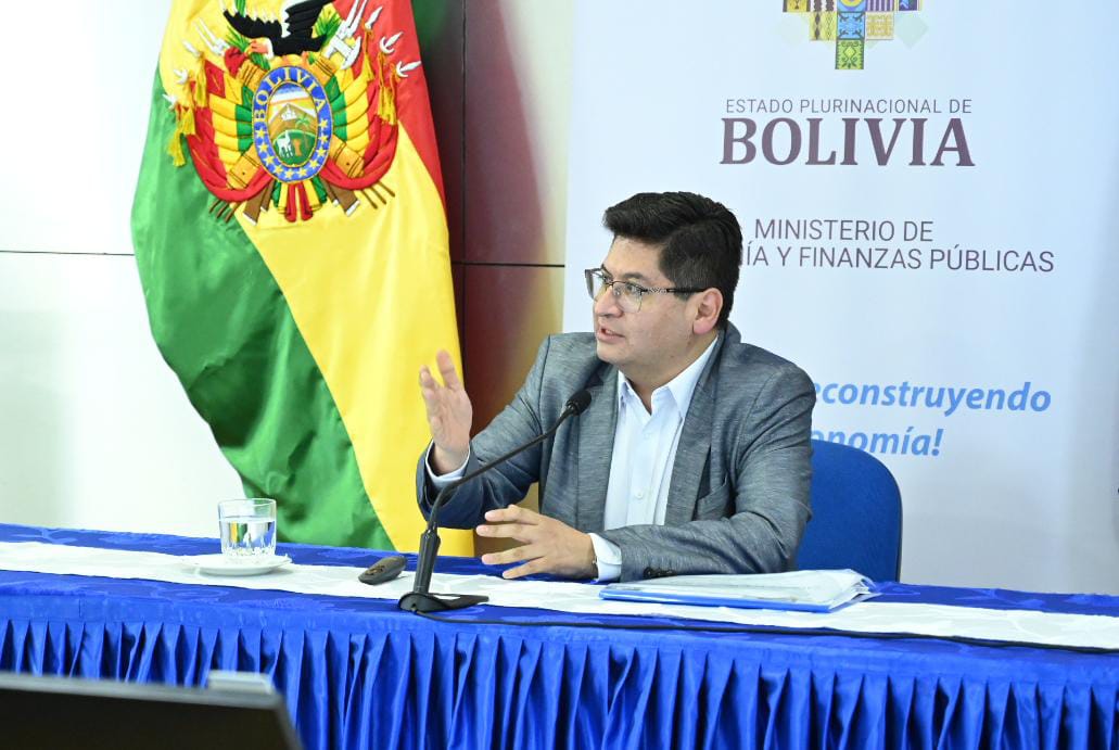 Montenegro: Bolivia pasa por “un momento transitorio de baja liquidez en dólares”