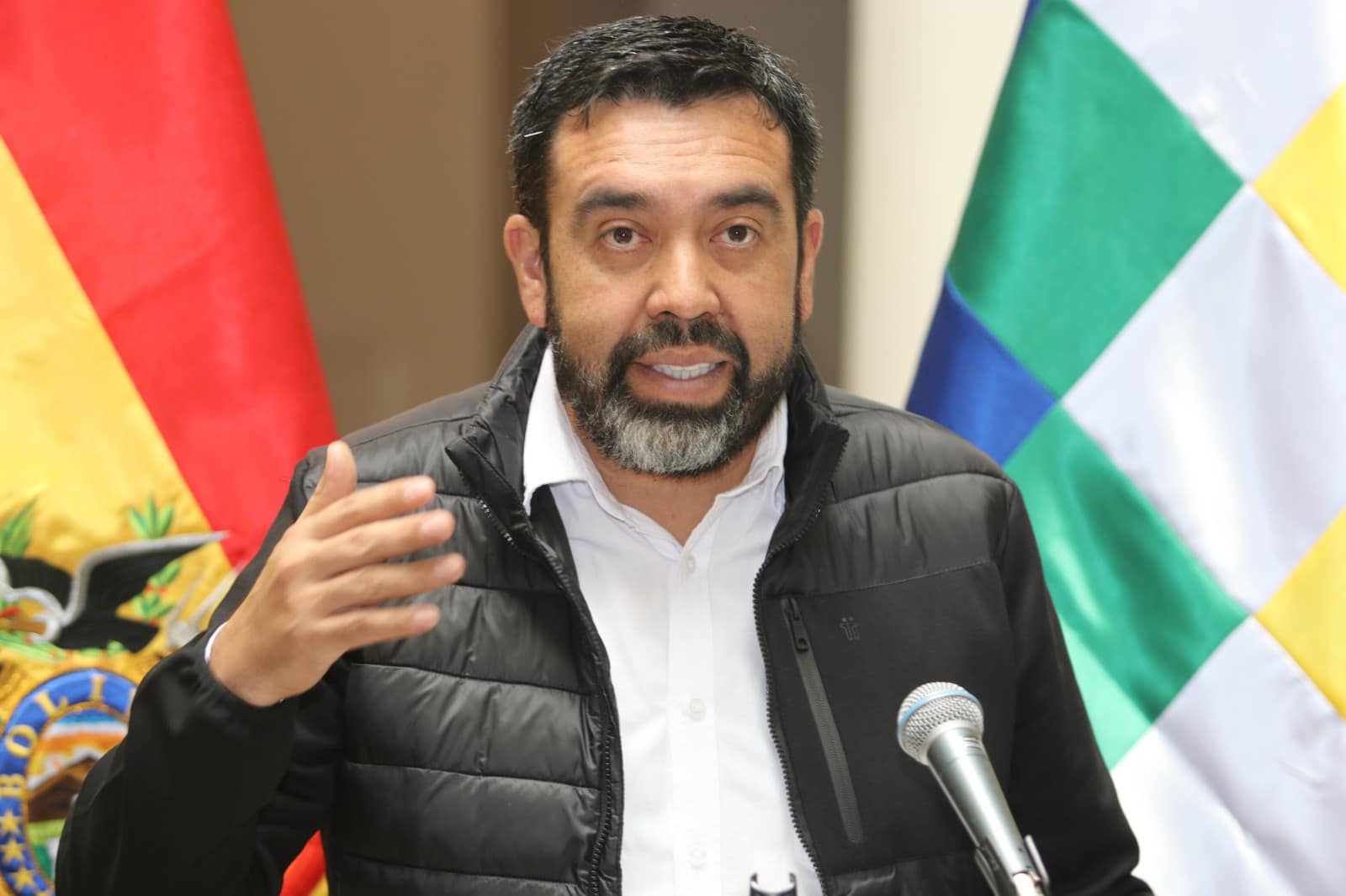 Viceministro Ruiz considera “absurdo” que Morales defienda a Camacho