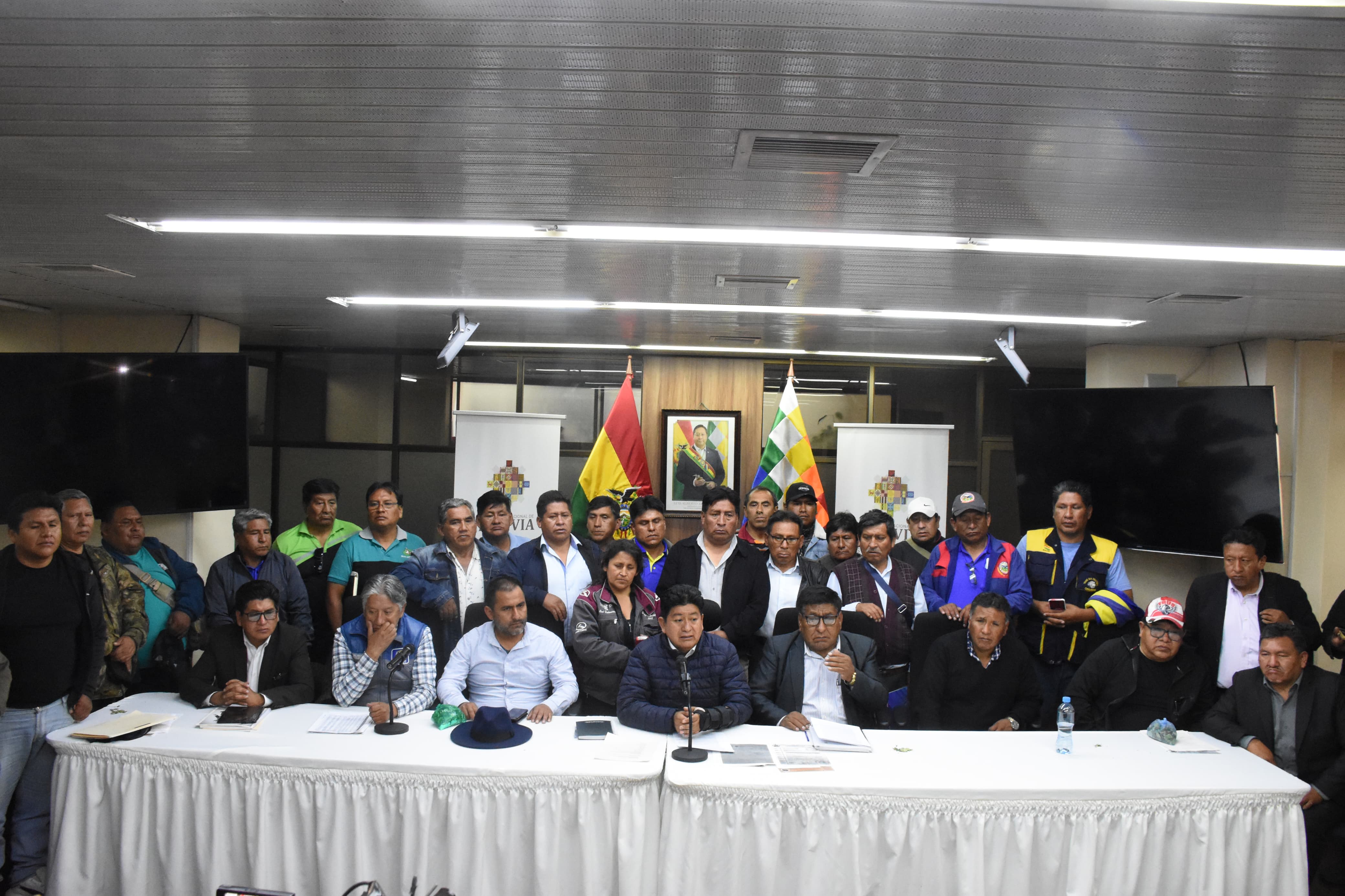 Gobierno logra acuerdo con transportistas de los Yungas y se descartan medidas de presión