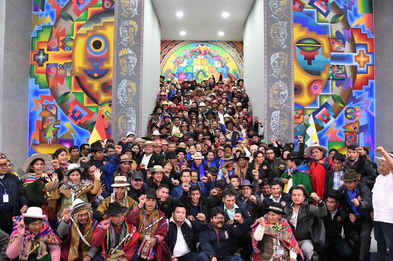 Representantes de todas las organizaciones sociales del país tras sostener una reunión en la Casa Grande del Pueblo. Foto: Comunicación Presidencial.