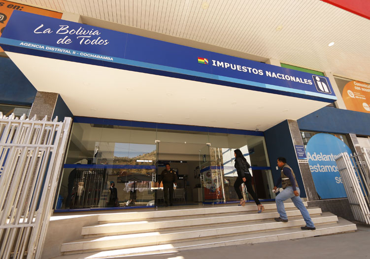 Impuestos regularizará devolución del 5% del IVA, tras detectar facturas irregulares