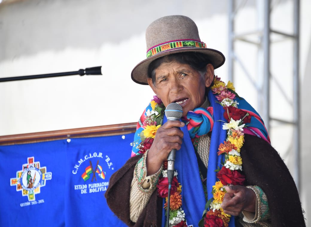 Bartolinas defienden al Gobierno y exigen a Evo “dejar trabajar” al presidente Arce