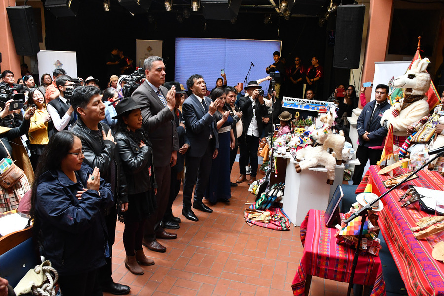 Posesionan al nuevo comité de Salvaguardia de los "Recorridos Rituales en la ciudad de La Paz durante la Alasita